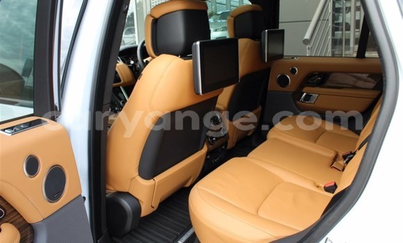 Acheter Occasion Voiture Land Rover Range Rover Blanc à Karasburg, Karas Acheter Occasion Voiture Land Rover Range Rover Blanc à Karasburg, Karas