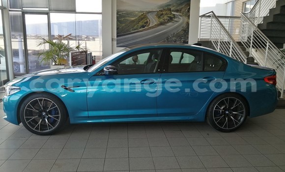 Acheter Occasion Voiture BMW M5 Bleu à Import - Dubai, Namibie Acheter Occasion Voiture BMW M5 Bleu à Import - Dubai, Namibie