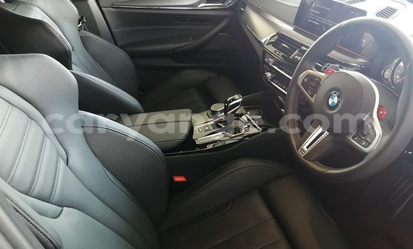 Acheter Occasion Voiture BMW M5 Bleu à Import - Dubai, Namibie Acheter Occasion Voiture BMW M5 Bleu à Import - Dubai, Namibie