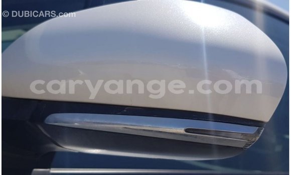 Acheter Import Voiture Toyota Prius Blanc à Import - Dubai, Namibie Acheter Import Voiture Toyota Prius Blanc à Import - Dubai, Namibie