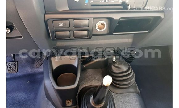 Acheter Import Voiture Toyota Land Cruiser Blanc à Import - Dubai, Namibie Acheter Import Voiture Toyota Land Cruiser Blanc à Import - Dubai, Namibie