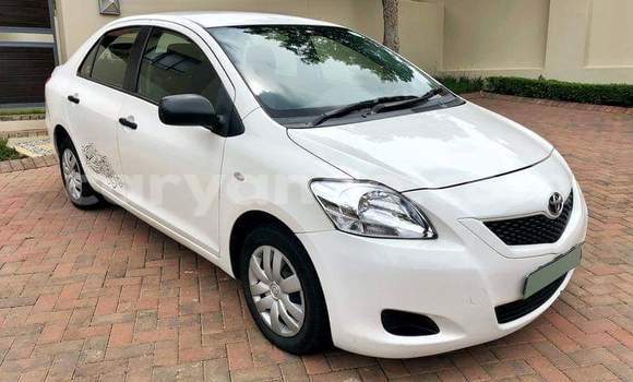 Acheter Occasion Voiture Toyota Yaris Blanc à Windhoek, Namibie Acheter Occasion Voiture Toyota Yaris Blanc à Windhoek, Namibie