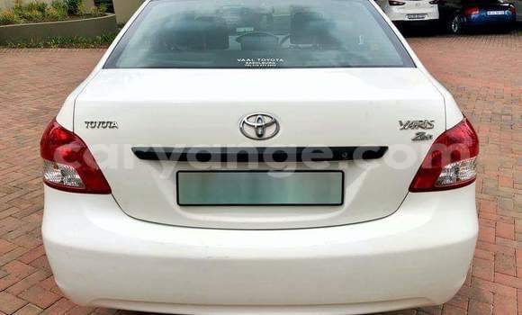 Acheter Occasion Voiture Toyota Yaris Blanc à Windhoek, Namibie Acheter Occasion Voiture Toyota Yaris Blanc à Windhoek, Namibie