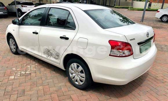 Acheter Occasion Voiture Toyota Yaris Blanc à Windhoek, Namibie Acheter Occasion Voiture Toyota Yaris Blanc à Windhoek, Namibie