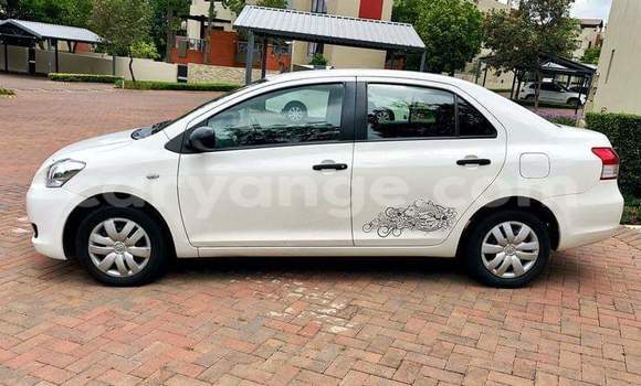 Acheter Occasion Voiture Toyota Yaris Blanc à Windhoek, Namibie Acheter Occasion Voiture Toyota Yaris Blanc à Windhoek, Namibie