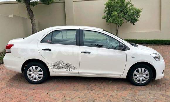 Acheter Occasion Voiture Toyota Yaris Blanc à Windhoek, Namibie Acheter Occasion Voiture Toyota Yaris Blanc à Windhoek, Namibie
