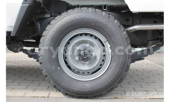 Acheter Import Voiture Toyota Land Cruiser Blanc à Import - Dubai, Namibie Acheter Import Voiture Toyota Land Cruiser Blanc à Import - Dubai, Namibie