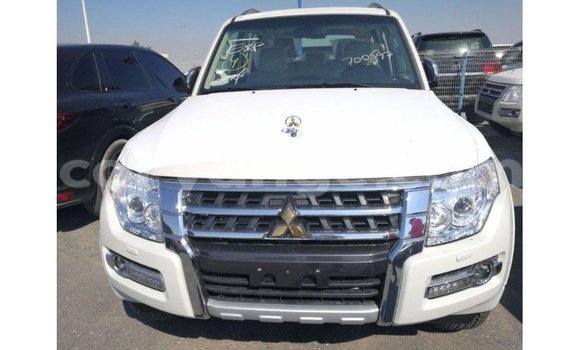 Acheter Import Voiture Mitsubishi Pajero Blanc à Import - Dubai, Namibie Acheter Import Voiture Mitsubishi Pajero Blanc à Import - Dubai, Namibie