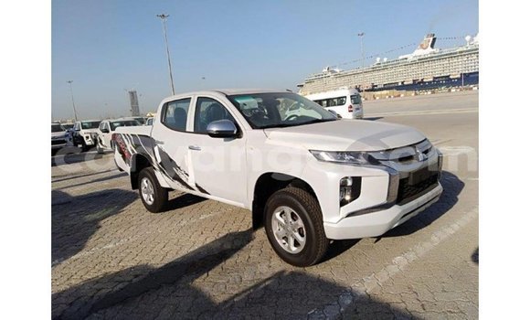 Acheter Import Voiture Mitsubishi L200 Blanc à Import - Dubai, Namibie Acheter Import Voiture Mitsubishi L200 Blanc à Import - Dubai, Namibie