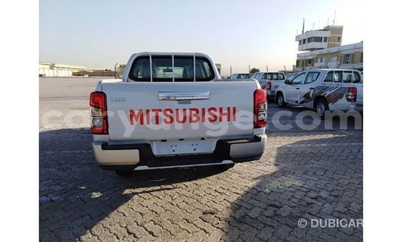 Acheter Import Voiture Mitsubishi L200 Blanc à Import - Dubai, Namibie Acheter Import Voiture Mitsubishi L200 Blanc à Import - Dubai, Namibie