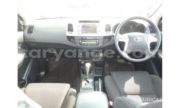 Acheter Import Voiture Toyota Hilux Blanc à Import - Dubai, Namibie Acheter Import Voiture Toyota Hilux Blanc à Import - Dubai, Namibie