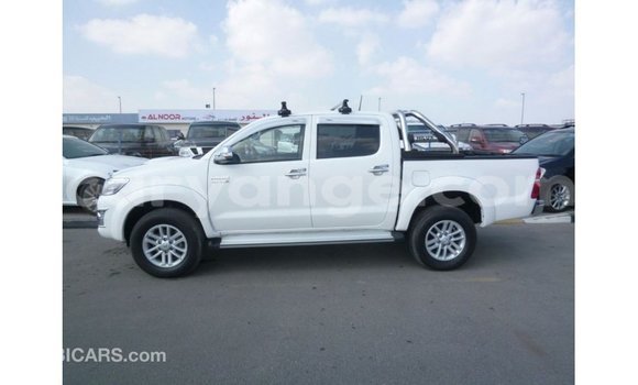 Acheter Import Voiture Toyota Hilux Blanc à Import - Dubai, Namibie Acheter Import Voiture Toyota Hilux Blanc à Import - Dubai, Namibie
