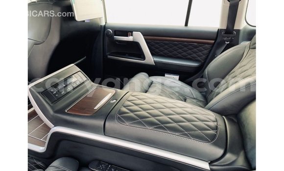 Acheter Import Voiture Toyota Land Cruiser Noir à Import - Dubai, Namibie Acheter Import Voiture Toyota Land Cruiser Noir à Import - Dubai, Namibie