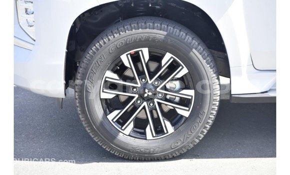 Buy Import Mitsubishi Montero White Car in Import - Dubai in Namibia Buy Import Mitsubishi Montero White Car in Import - Dubai in Namibia