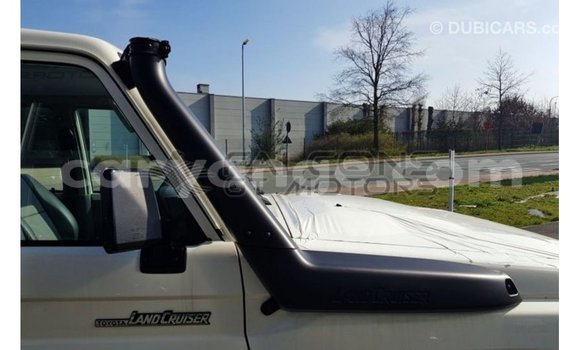 Acheter Import Voiture Toyota Land Cruiser Blanc à Import - Dubai, Namibie Acheter Import Voiture Toyota Land Cruiser Blanc à Import - Dubai, Namibie