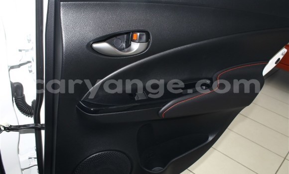 Acheter Occasion Voiture Toyota Yaris Blanc à Karasburg, Karas Acheter Occasion Voiture Toyota Yaris Blanc à Karasburg, Karas