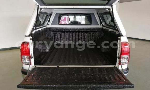 Acheter Occasion Voiture Toyota Hilux Blanc à Windhoek, Namibie Acheter Occasion Voiture Toyota Hilux Blanc à Windhoek, Namibie