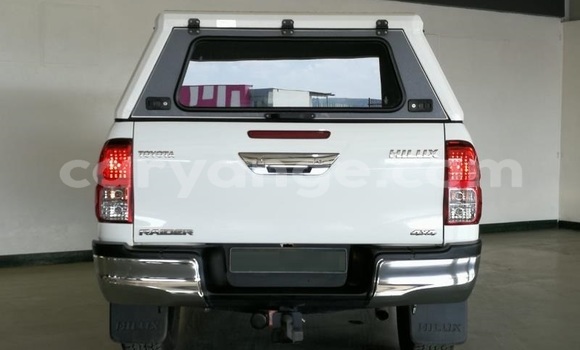 Acheter Occasion Voiture Toyota Hilux Blanc à Windhoek, Namibie Acheter Occasion Voiture Toyota Hilux Blanc à Windhoek, Namibie