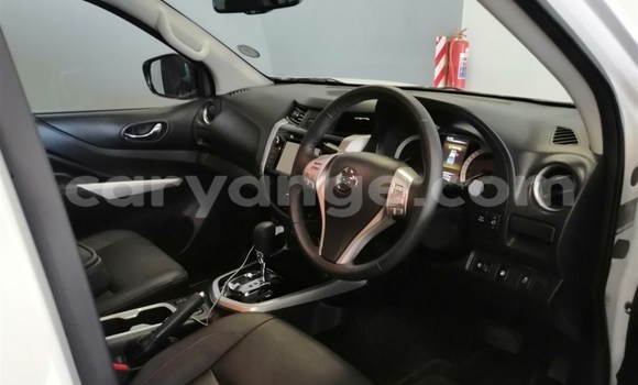 Acheter Occasion Voiture Nissan Navara Blanc à Grootfontein, Namibie Acheter Occasion Voiture Nissan Navara Blanc à Grootfontein, Namibie