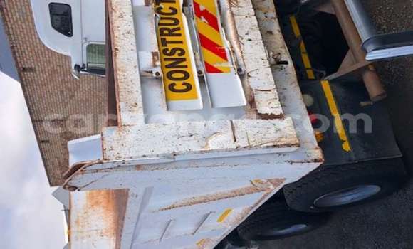 Acheter Occasion Utilitaire Caterpillar 120 Blanc à Grootfontein, Namibie Acheter Occasion Utilitaire Caterpillar 120 Blanc à Grootfontein, Namibie