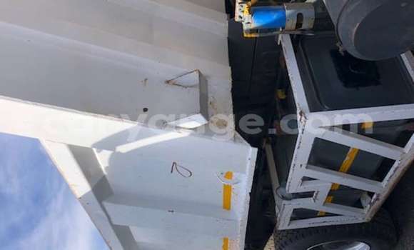 Acheter Occasion Utilitaire Caterpillar 120 Blanc à Grootfontein, Namibie Acheter Occasion Utilitaire Caterpillar 120 Blanc à Grootfontein, Namibie