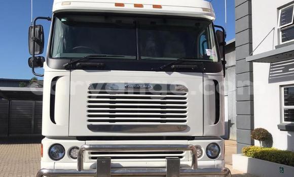 Buy Used Caterpillar 120 White Truck in Grootfontein in Namibia Buy Used Caterpillar 120 White Truck in Grootfontein in Namibia