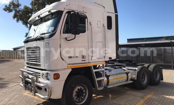 Buy Used Caterpillar 120 White Truck in Grootfontein in Namibia Buy Used Caterpillar 120 White Truck in Grootfontein in Namibia