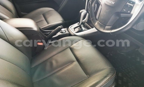 Acheter Occasion Voiture Isuzu KB Bleu à Grootfontein, Namibie Acheter Occasion Voiture Isuzu KB Bleu à Grootfontein, Namibie