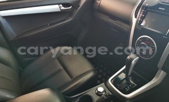 Acheter Occasion Voiture Isuzu KB Bleu à Grootfontein, Namibie Acheter Occasion Voiture Isuzu KB Bleu à Grootfontein, Namibie