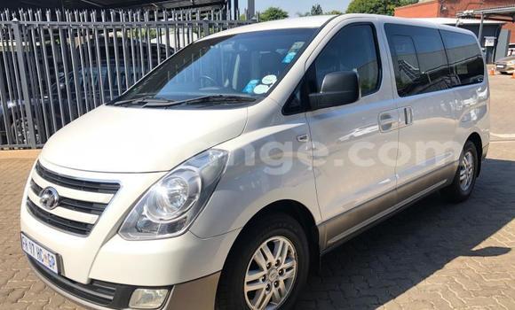 Acheter Occasion Voiture Hyundai H1 Blanc à Windhoek, Namibie Acheter Occasion Voiture Hyundai H1 Blanc à Windhoek, Namibie