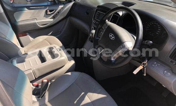 Acheter Occasion Voiture Hyundai H1 Blanc à Windhoek, Namibie Acheter Occasion Voiture Hyundai H1 Blanc à Windhoek, Namibie