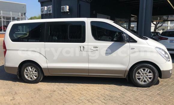 Acheter Occasion Voiture Hyundai H1 Blanc à Windhoek, Namibie Acheter Occasion Voiture Hyundai H1 Blanc à Windhoek, Namibie