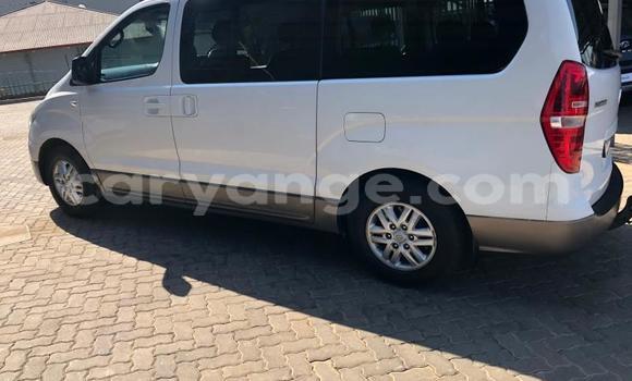 Acheter Occasion Voiture Hyundai H1 Blanc à Windhoek, Namibie Acheter Occasion Voiture Hyundai H1 Blanc à Windhoek, Namibie