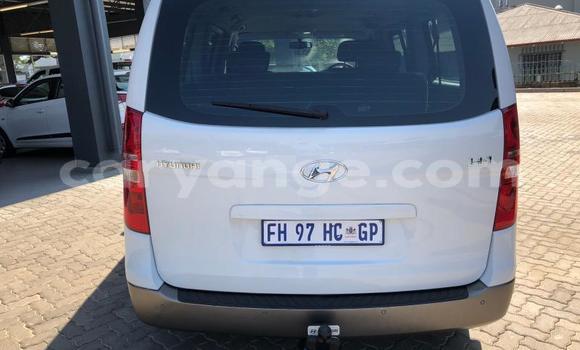 Acheter Occasion Voiture Hyundai H1 Blanc à Windhoek, Namibie Acheter Occasion Voiture Hyundai H1 Blanc à Windhoek, Namibie