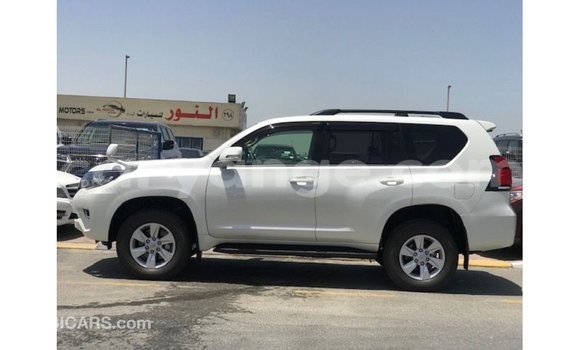 Acheter Import Voiture Toyota Prado Blanc à Import - Dubai, Namibie Acheter Import Voiture Toyota Prado Blanc à Import - Dubai, Namibie