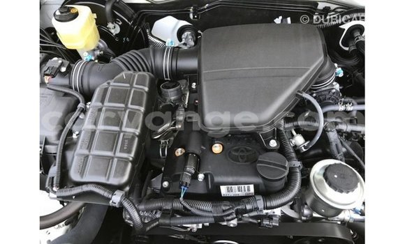 Acheter Import Voiture Toyota Prado Blanc à Import - Dubai, Namibie Acheter Import Voiture Toyota Prado Blanc à Import - Dubai, Namibie