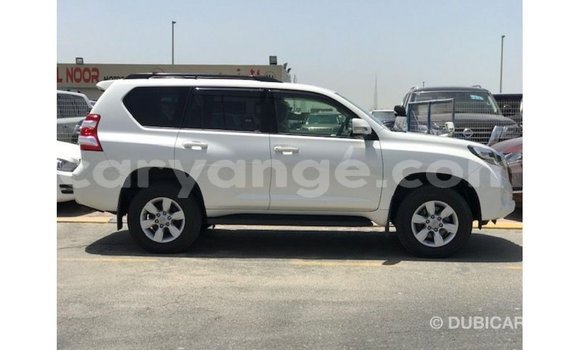 Acheter Import Voiture Toyota Prado Blanc à Import - Dubai, Namibie Acheter Import Voiture Toyota Prado Blanc à Import - Dubai, Namibie
