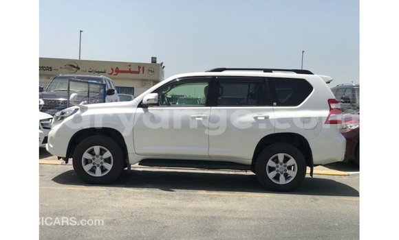 Acheter Import Voiture Toyota Prado Blanc à Import - Dubai, Namibie Acheter Import Voiture Toyota Prado Blanc à Import - Dubai, Namibie