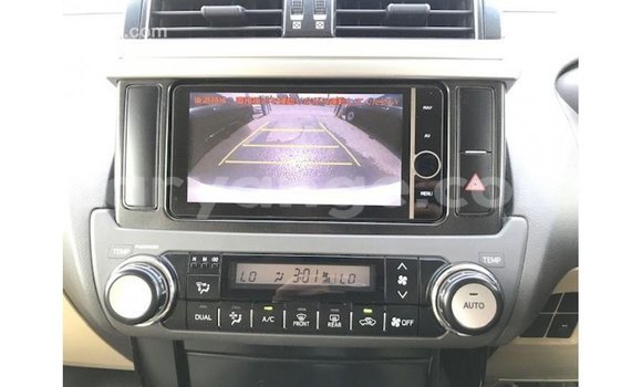 Acheter Import Voiture Toyota Prado Blanc à Import - Dubai, Namibie Acheter Import Voiture Toyota Prado Blanc à Import - Dubai, Namibie