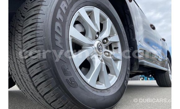 Acheter Import Voiture Toyota Land Cruiser Rouge à Import - Dubai, Namibie Acheter Import Voiture Toyota Land Cruiser Rouge à Import - Dubai, Namibie