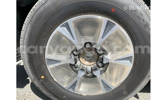 Acheter Import Voiture Toyota 4Runner Blanc à Import - Dubai, Namibie Acheter Import Voiture Toyota 4Runner Blanc à Import - Dubai, Namibie