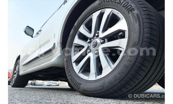 Acheter Import Voiture Toyota Land Cruiser Blanc à Import - Dubai, Namibie Acheter Import Voiture Toyota Land Cruiser Blanc à Import - Dubai, Namibie