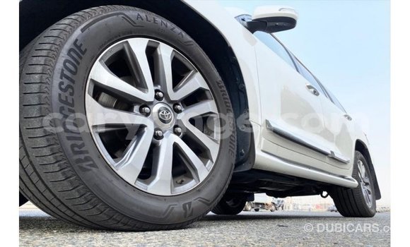 Acheter Import Voiture Toyota Land Cruiser Blanc à Import - Dubai, Namibie Acheter Import Voiture Toyota Land Cruiser Blanc à Import - Dubai, Namibie