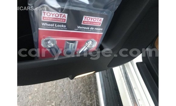 Acheter Import Voiture Toyota 4Runner Blanc à Import - Dubai, Namibie Acheter Import Voiture Toyota 4Runner Blanc à Import - Dubai, Namibie