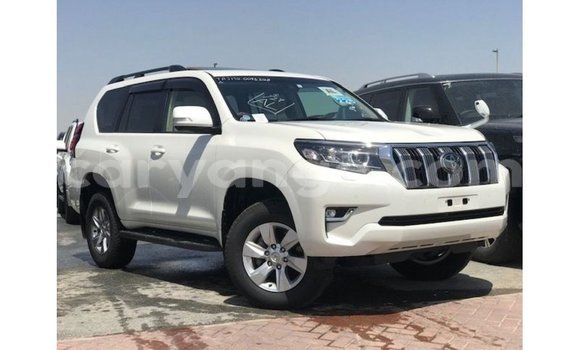 Acheter Import Voiture Toyota Prado Blanc à Import - Dubai, Namibie Acheter Import Voiture Toyota Prado Blanc à Import - Dubai, Namibie