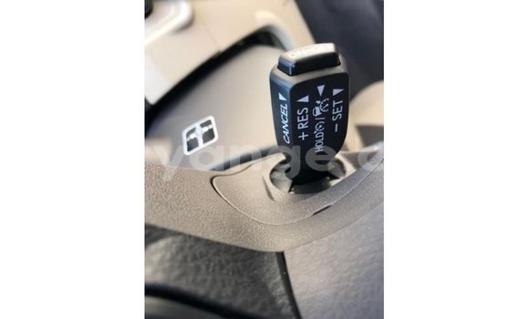 Acheter Import Voiture Toyota Prado Blanc à Import - Dubai, Namibie Acheter Import Voiture Toyota Prado Blanc à Import - Dubai, Namibie