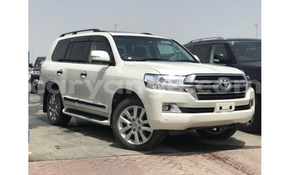 Acheter Import Voiture Toyota Land Cruiser Blanc à Import - Dubai, Namibie Acheter Import Voiture Toyota Land Cruiser Blanc à Import - Dubai, Namibie