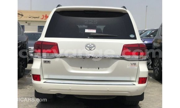 Acheter Import Voiture Toyota Land Cruiser Blanc à Import - Dubai, Namibie Acheter Import Voiture Toyota Land Cruiser Blanc à Import - Dubai, Namibie