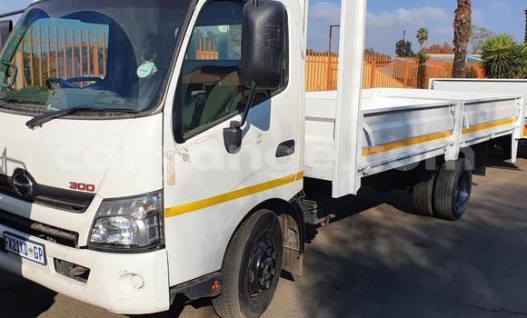 Buy Used Hino 300 Series White Truck in Henties Bay in Erongo Buy Used Hino 300 Series White Truck in Henties Bay in Erongo