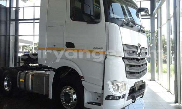Buy Used Mercedes‒Benz 1722 White Truck in Windhoek in Namibia